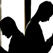 Guardare di più il cielo e meno gli schermi