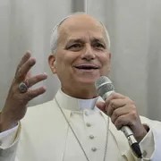 Papa Leone XIV durante la conferenza stampa in volo, al termine del suo viaggio apostolico in Libano