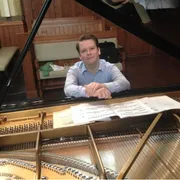 Il pianista Viner fa risplendere l’“Albero di Natale” di Liszt