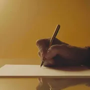 Esperimento: tu, la penna, un foglio. Da quanto tempo non scrivi una lettera?