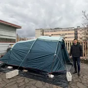 Il sindaco di Isernia e le notti in tenda per salvare l'ospedale
