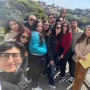 Don Alessandro Bottiglieri, parroco a Giffoni VallePiana (Salerno) e segretario generale dell’Anspi (Associazione nazionale San Paolo Italia), assieme ai ragazzi impegnati nelle attività dell’oratorio