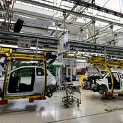 Poche risorse, lavoro a rischio: perché il negoziato sull'auto in Italia non è partito