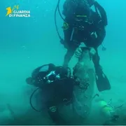 Riemerge a Gallipoli una nave romana carica di anfore