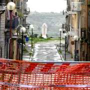 Con la gente di Niscemi, aggrappati a quella croce