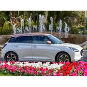 Swift Sakura, sboccia al Festival una Suzuki floreale "a tempo"