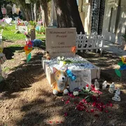 A tre anni dalla strage di Cutro c'è una lapide per il piccolo Alì