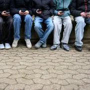 Divieto di accesso ai social per i minori o regolamentazione delle piattaforme?