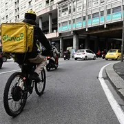 Il caso Glovo-Deliveroo: usare l'economia senza subirla