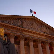 Cure palliative: la Francia approva la legge (ma non il “diritto”)