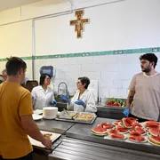 Indossiamo il grembiule del servizio e della prossimità