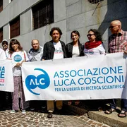 Suicidio assistito, l'archiviazione per Cappato: «Contano le sentenze». E la legge?