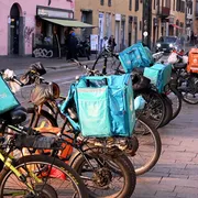 La protesta dei rider e noi: e se scegliessimo servizi di consegna etici?