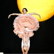 Dio e il sacro tornano su un palco di musica pop. Rosalìa è un caso