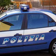 Lo studente che si lancia dalla finestra, il prof che lo salva: è accaduto a Bergamo