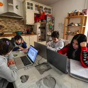 L'ipotesi (stupefacente) di tornare alla Dad per ridurre i consumi di energia? «Non è contemplata»