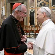 Papa Leone XIV assieme al cardinale Pietro Parolin, segretario di Stato Vaticano