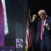 Dalla conquista di Cuba agli Ufo: ecco come Trump pensa di recuperare terreno