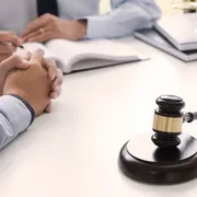 L'avvocato "collaboratore"? La difesa non si compra