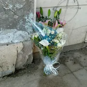 Si getta dal balcone con i figli, le parole del vescovo: riconoscere il dolore nascosto