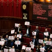 Sicurezza, fra dubbi e proteste arriva il via libera a entrambi i decreti