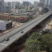 In Kenya c'è un'autostrada costruita dai cinesi che è una cattedrale nel deserto