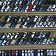 Mercato auto: volano le elettriche e riscossa Stellantis