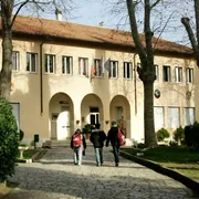 «Accogliere non è un'azione privata»: come vivono i minori nelle comunità italiane