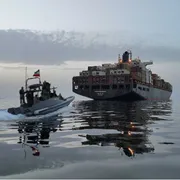 Iran: «Controlliamo Hormuz». In Libano ancora raid