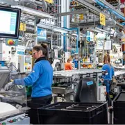 I consumi giù, lo spettro della delocalizzazione: cosa c'è dietro agli esuberi di Electrolux