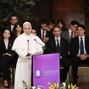 Il Papa all’università La Sapienza: «Non si chiami difesa il riarmo dell’Europa»
