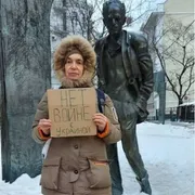 La resa di Nina Litvinova, simbolo della Russia perseguitata dal regime
