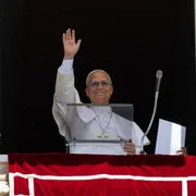 Leone XIV al Regina Caeli di ieri, 17 maggio. Lunedì prossimo verrà presentata la sua prima enciclica, Magnifica humanitas / VATICAN MEDIA
