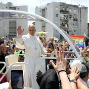 Il Papa nella Terra dei fuochi: qui per raccogliere le vostre lacrime. «Fermare le alleanze criminali»