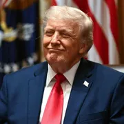 In God we Trump: ora Donald vuole il suo ritratto su una nuova banconota da 250 dollari