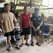 Nel laboratorio dei sopravvissuti alle mine si restituiscono le gambe al Myanmar