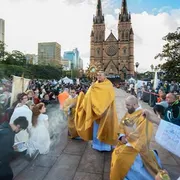 L'arcivescovo di Sydney: tornare a inginocchiarsi davanti a Dio nell'Eucaristia