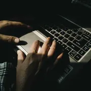 Gli schiavi delle «cyber-truffe»:
chi sono i 300mila prigionieri del crimine