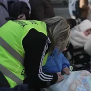 Una madre caregiver con il figlio con disabilità durante una manifestazione del gennaio scorso / ANSA