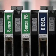Il taglio delle accise è stato prorogato al 3 luglio. Ma è stato dimezzato lo sconto sul gasolio