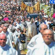 In due milioni con il Papa a Madrid. «Nessuno può inginocchiarsi davanti al Signore e disprezzare il fratello»