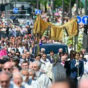 In due milioni con il Papa a Madrid. «Nessuno può inginocchiarsi davanti al Signore e disprezzare il fratello»