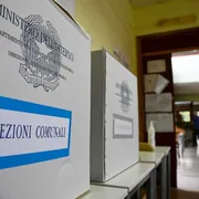Il centrodestra conferma Arezzo, ma capitola ad Agrigento: tutti i risultati dei ballottaggi