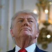 Donald vuol essere regista unico. Bibi nel dilemma del prigioniero