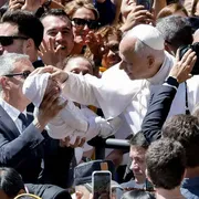 Il Papa all'arrivo a Montserrat