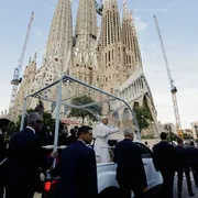Il Papa alla Sagrada Família: non si può credere in Gesù e fare la guerra