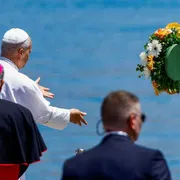 Il Papa al "porto della vergogna": mi inchino sui migranti, nessuno ha il diritto di disprezzarli