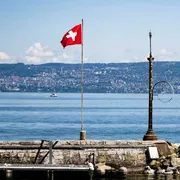 Svizzera al voto sullo stop a nuovi ingressi. A rischio la libera circolazione con l’Ue