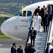 Un'avaria all’aereo papale “ferma” Leone XIV a Tenerife. Il ritorno a Roma con il Falcon del re di Spagna