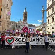 «La vita, il primo dei diritti». Un popolo ha marciato a Roma per custodirla